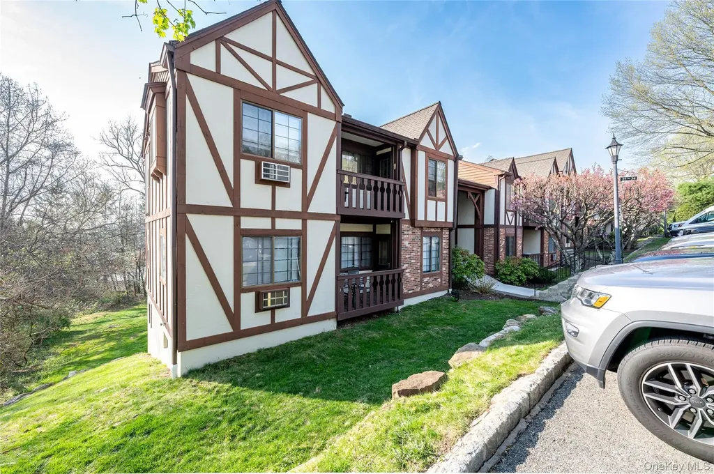 33 Foxwood Circle Mount Kisco NY 10549