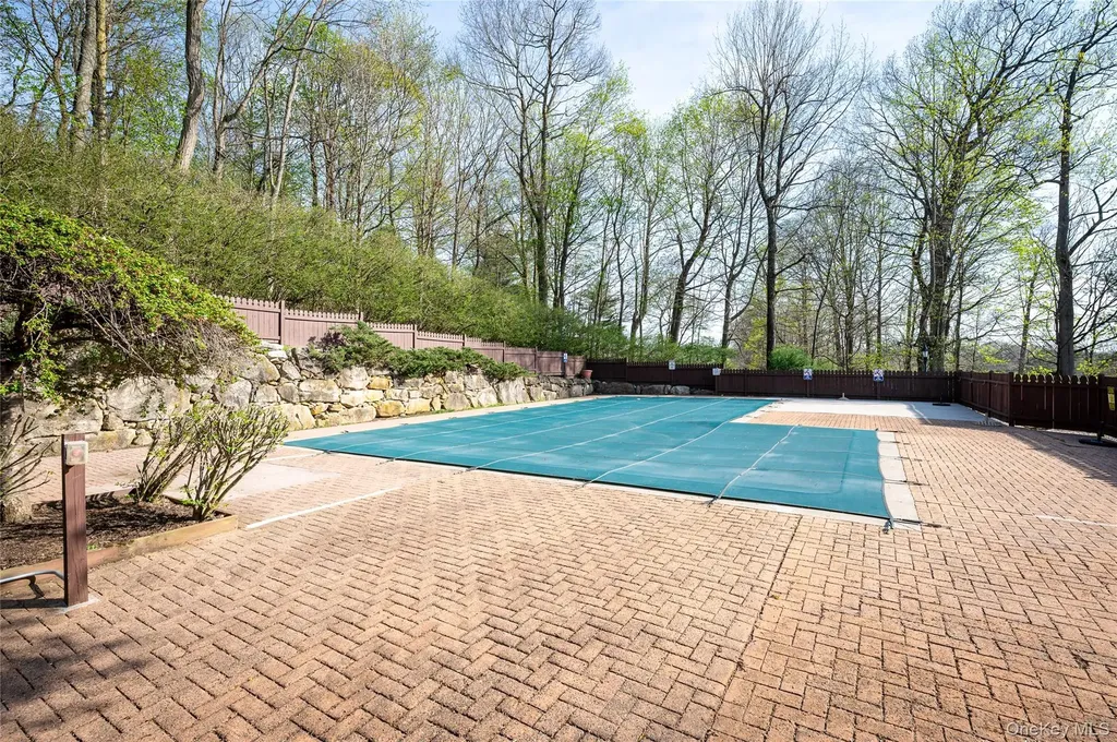 33 Foxwood Circle Mount Kisco NY 10549