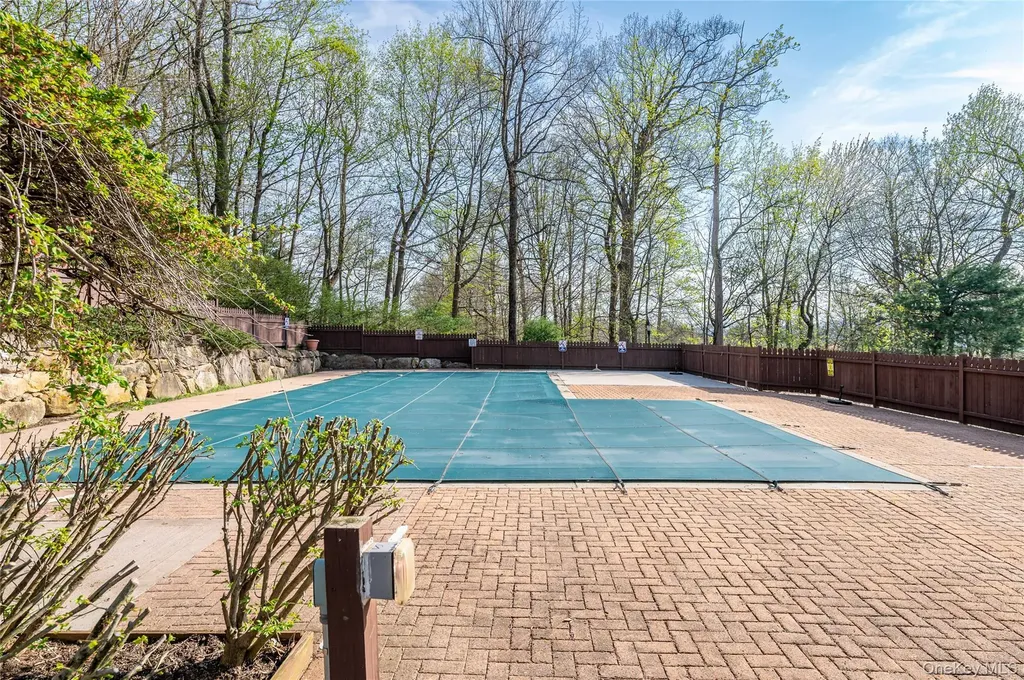 33 Foxwood Circle Mount Kisco NY 10549