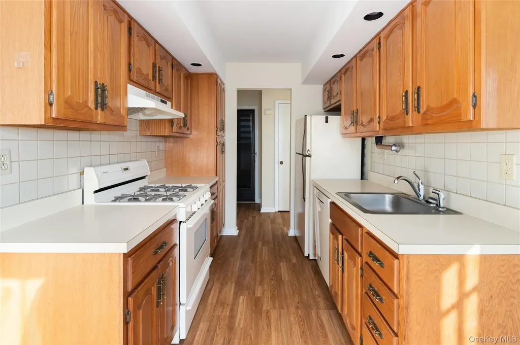 33 Foxwood Circle Mount Kisco NY 10549
