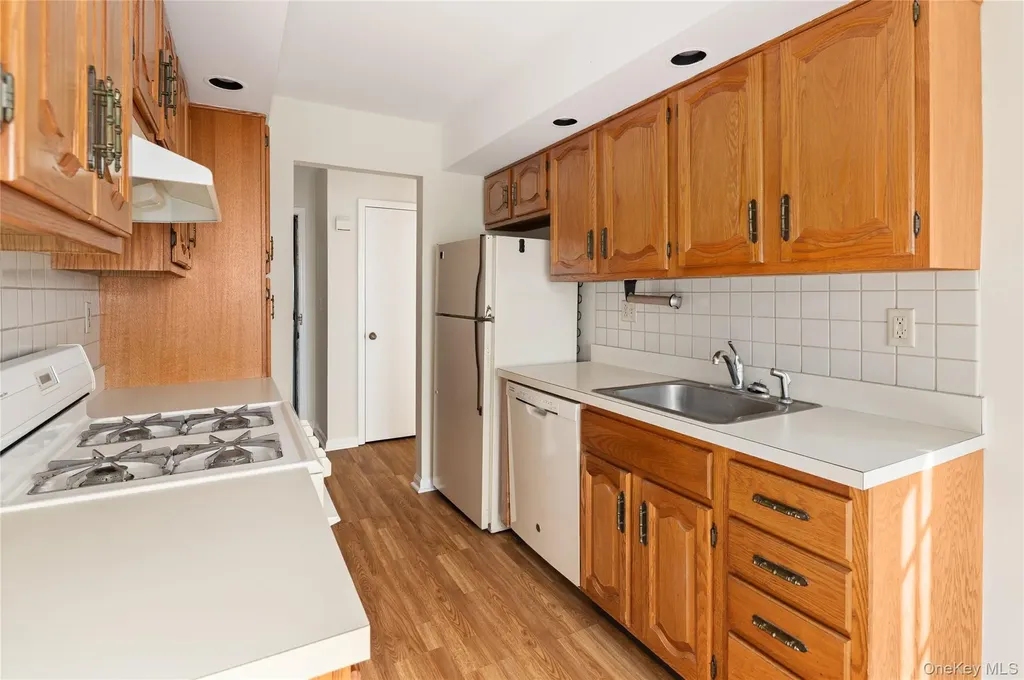 33 Foxwood Circle Mount Kisco NY 10549