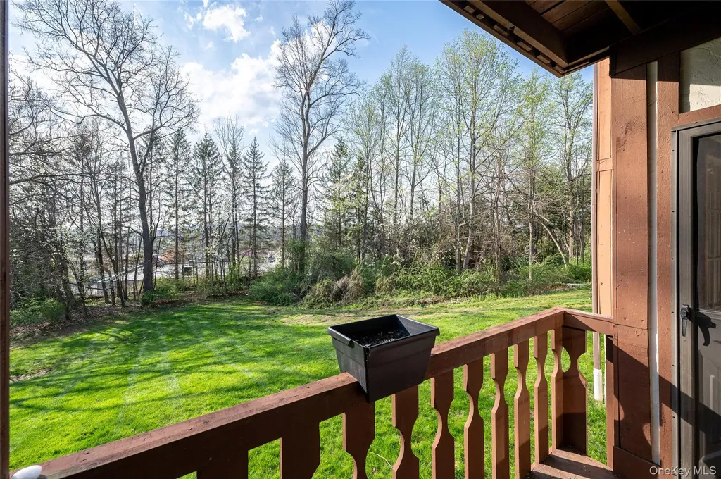 33 Foxwood Circle Mount Kisco NY 10549