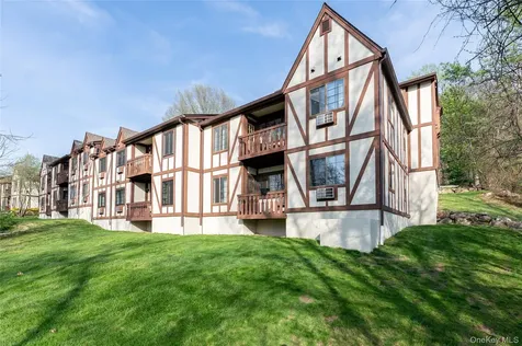 33 Foxwood Circle Mount Kisco NY 10549