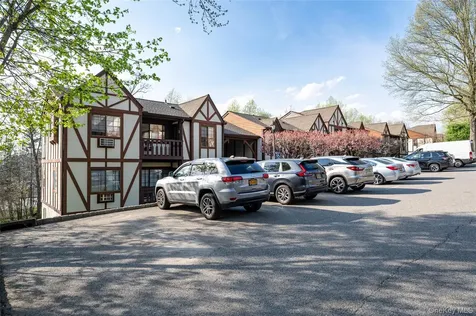 33 Foxwood Circle Mount Kisco NY 10549
