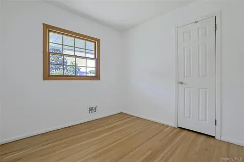 21 Kreuz Drive West Nyack NY 10994