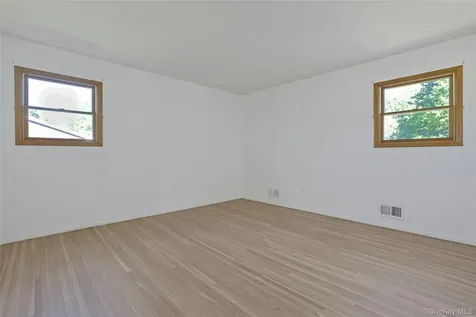 21 Kreuz Drive West Nyack NY 10994
