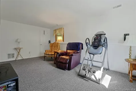 21 Kreuz Drive West Nyack NY 10994