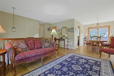 21 Kreuz Drive West Nyack NY 10994