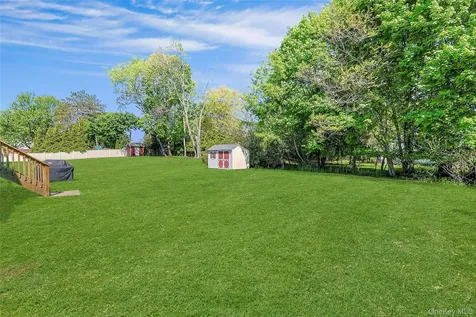 21 Kreuz Drive West Nyack NY 10994