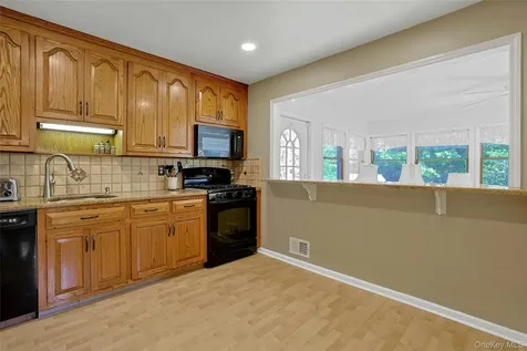 21 Kreuz Drive West Nyack NY 10994