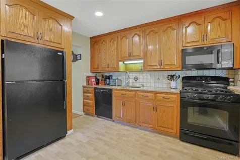 21 Kreuz Drive West Nyack NY 10994