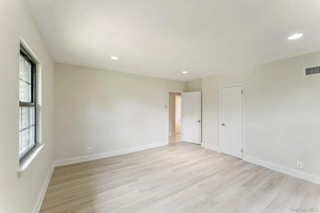 2 Foxwood Road Kings Point NY 11024