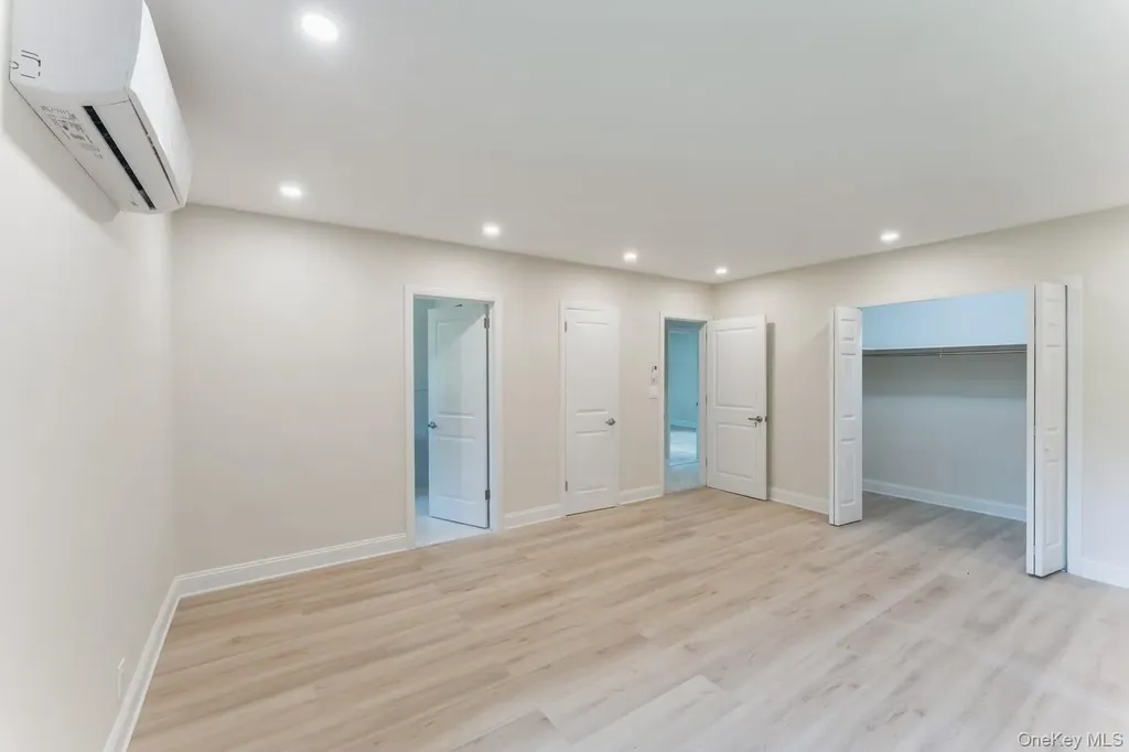 2 Foxwood Road Kings Point NY 11024