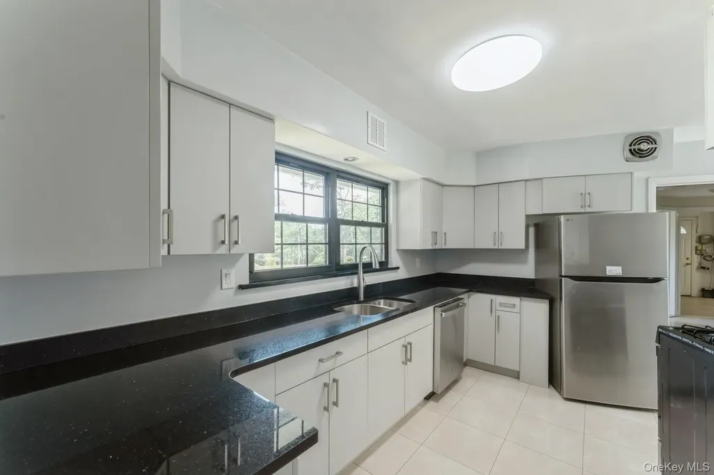 2 Foxwood Road Kings Point NY 11024