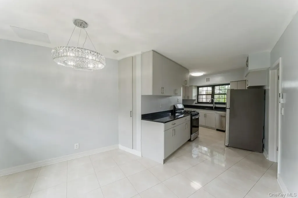 2 Foxwood Road Kings Point NY 11024