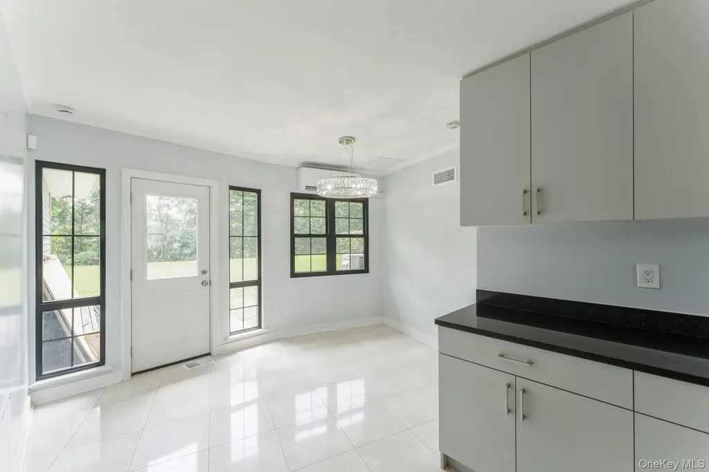 2 Foxwood Road Kings Point NY 11024