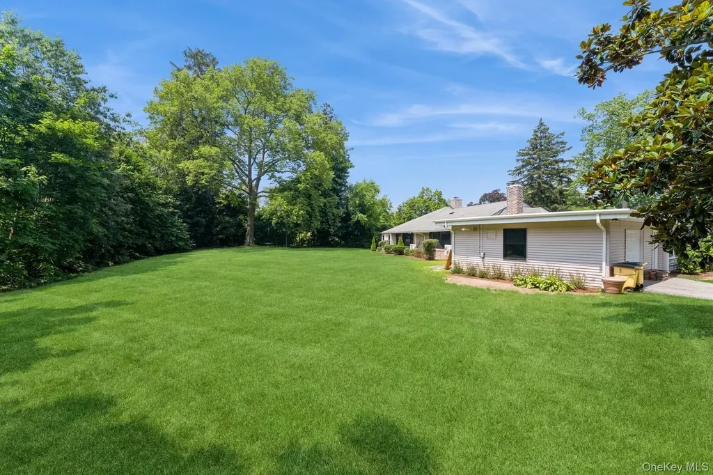 2 Foxwood Road Kings Point NY 11024
