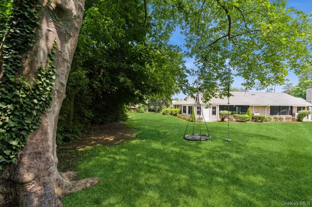 2 Foxwood Road Kings Point NY 11024
