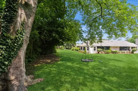 2 Foxwood Road Kings Point NY 11024