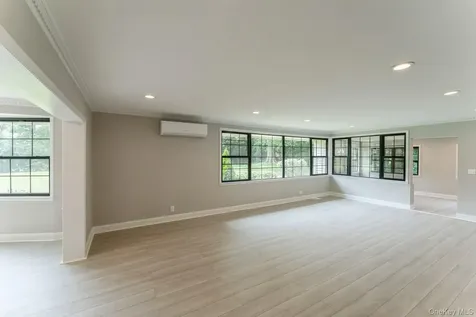 2 Foxwood Road Kings Point NY 11024