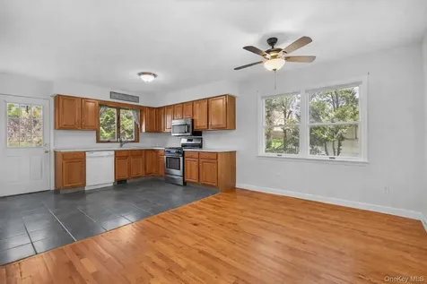 21 W Division Street Greenwich CT 06830