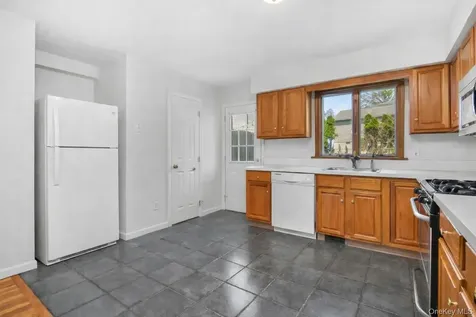 21 W Division Street Greenwich CT 06830