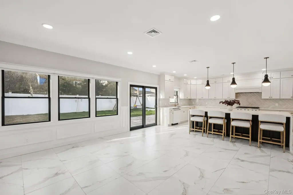 129 Tardy Lane S Wantagh NY 11793