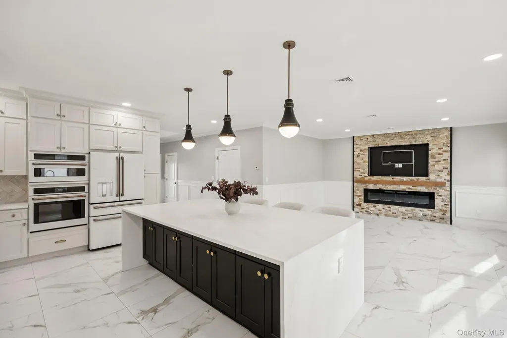129 Tardy Lane S Wantagh NY 11793