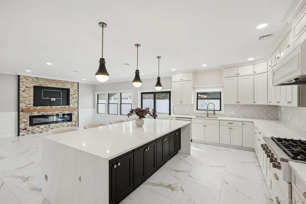 129 Tardy Lane S Wantagh NY 11793