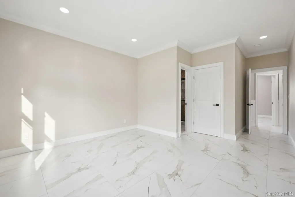 129 Tardy Lane S Wantagh NY 11793