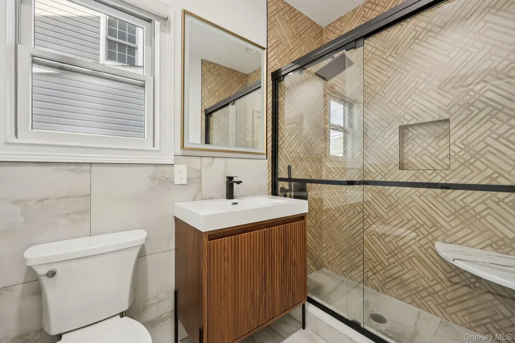 129 Tardy Lane S Wantagh NY 11793