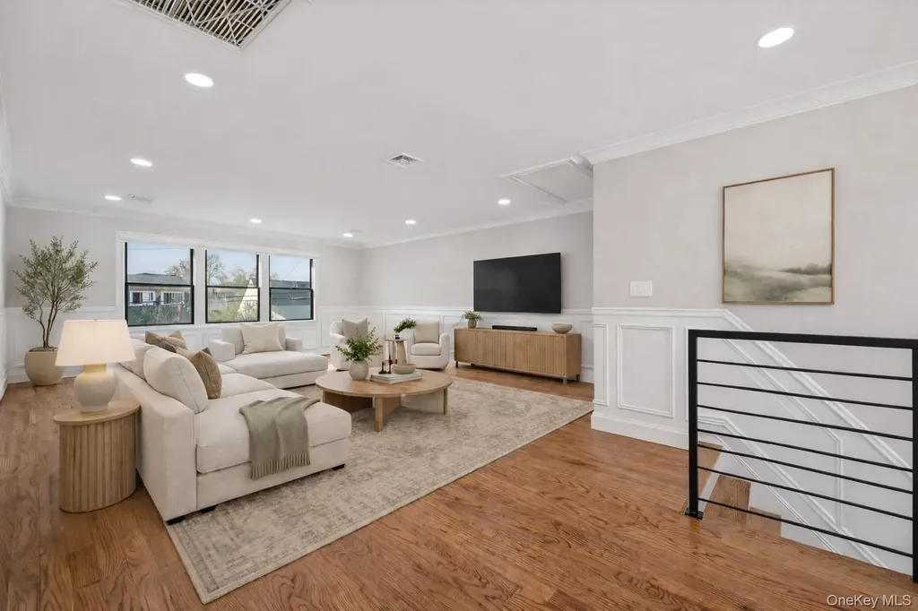 129 Tardy Lane S Wantagh NY 11793
