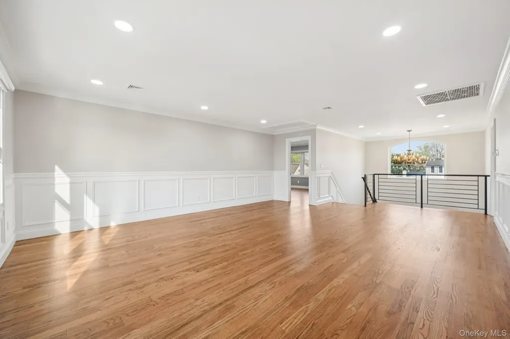 129 Tardy Lane S Wantagh NY 11793