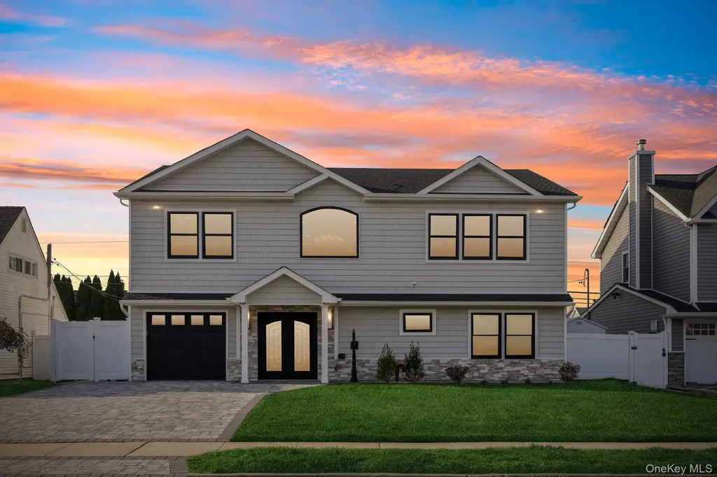 129 Tardy Lane S Wantagh NY 11793