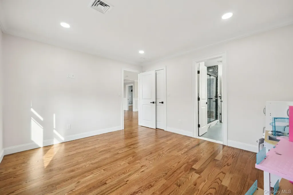 129 Tardy Lane S Wantagh NY 11793