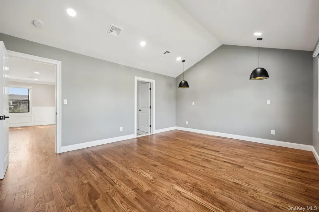 129 Tardy Lane S Wantagh NY 11793