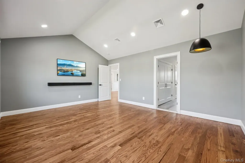 129 Tardy Lane S Wantagh NY 11793