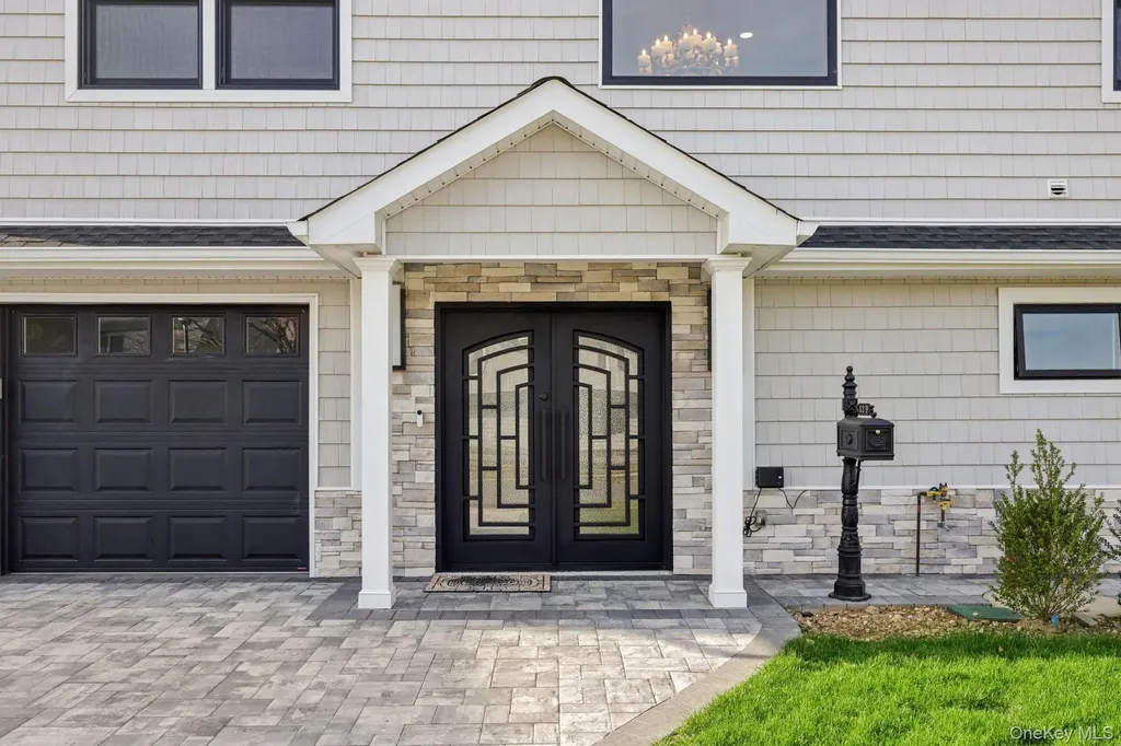 129 Tardy Lane S Wantagh NY 11793