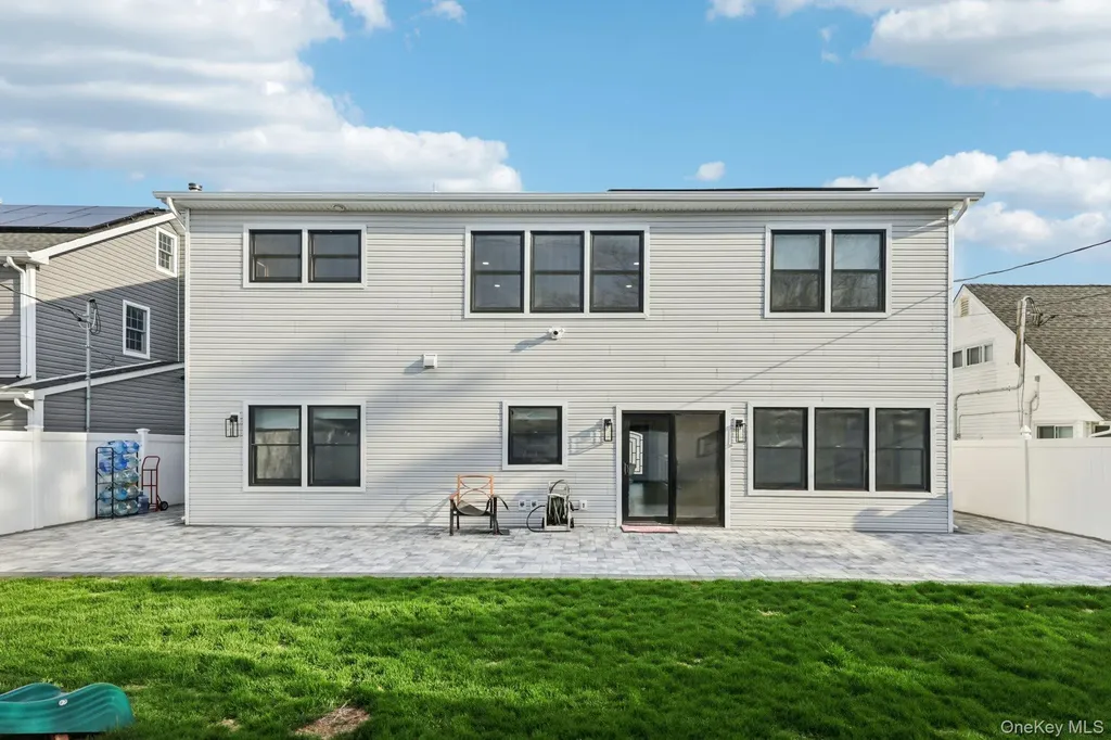 129 Tardy Lane S Wantagh NY 11793