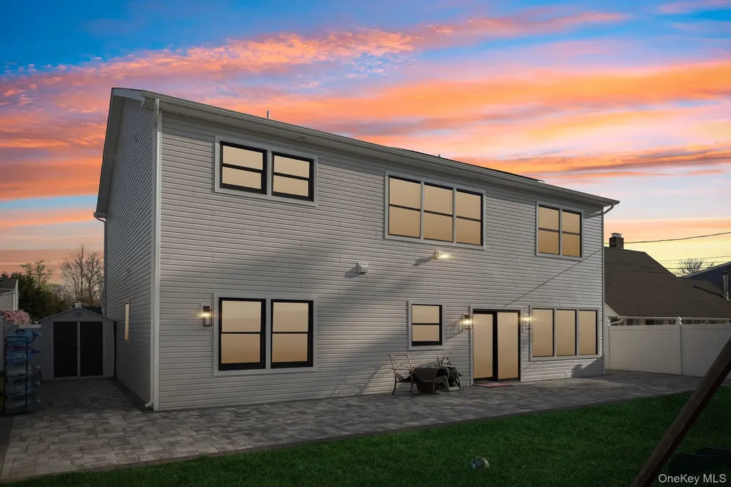 129 Tardy Lane S Wantagh NY 11793