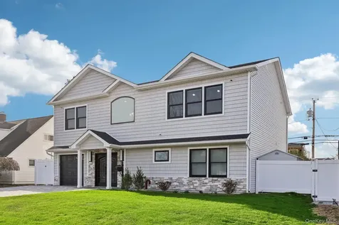 129 Tardy Lane S Wantagh NY 11793