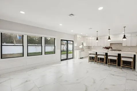 129 Tardy Lane S Wantagh NY 11793