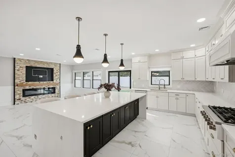 129 Tardy Lane S Wantagh NY 11793