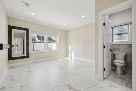 129 Tardy Lane S Wantagh NY 11793