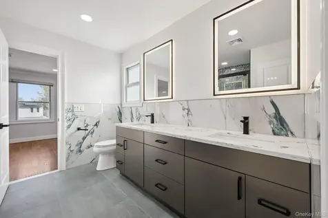 129 Tardy Lane S Wantagh NY 11793