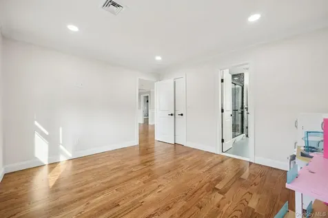 129 Tardy Lane S Wantagh NY 11793