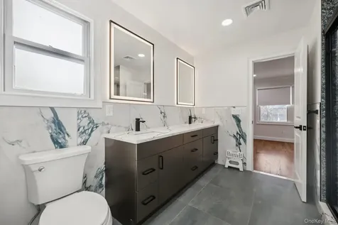 129 Tardy Lane S Wantagh NY 11793