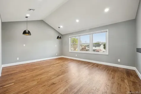 129 Tardy Lane S Wantagh NY 11793
