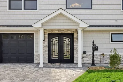129 Tardy Lane S Wantagh NY 11793