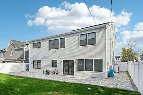 129 Tardy Lane S Wantagh NY 11793